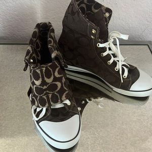 Chocolate brown coach high top shoes in a 8 1/2